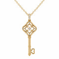 Collana con Pendente a Chiave in Oro con Cristalli Luminosi